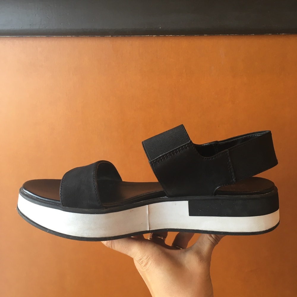 Naturalizer sz 10.5 Carys flatforms sandals